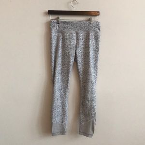 Lululemon luxtreme Crop - gray floral - 6